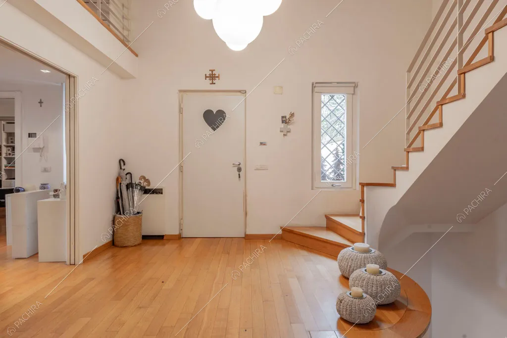 Ingresso della villa Bauxite, location in stile moderno a Roma