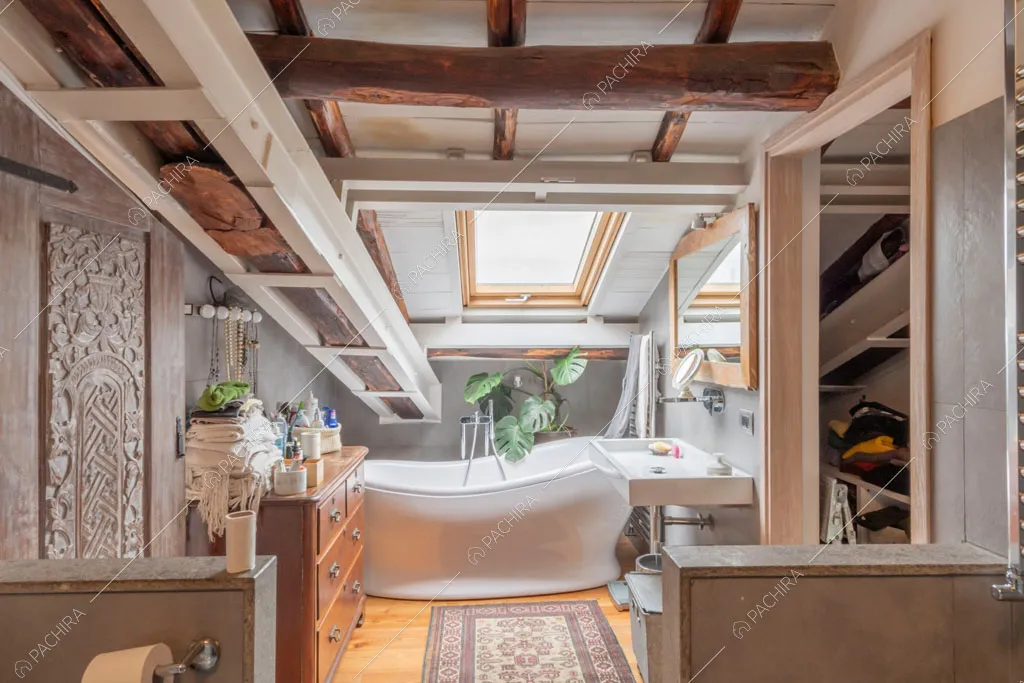 Bagno dell'appartamento Uru, location in stile moderno a Roma