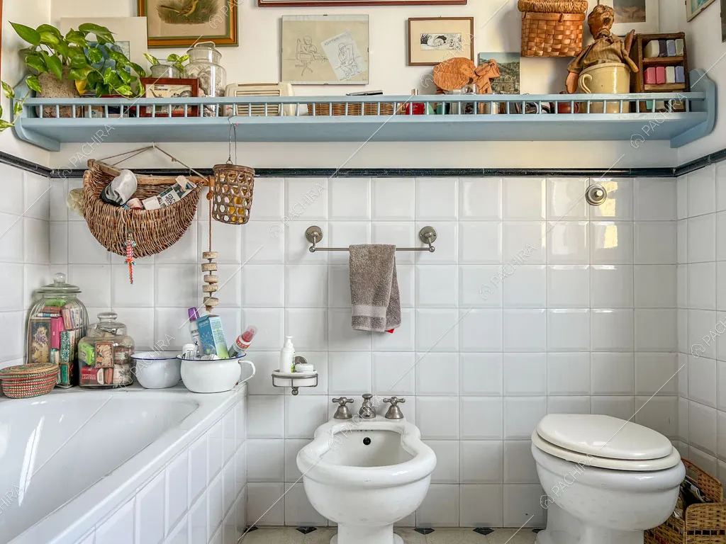Bagno dell'appartamento Kuban, location in stile moderno a Roma