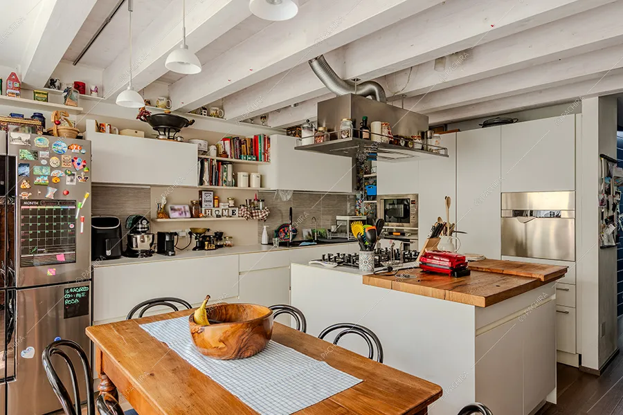 Cucina della villa Malachite, location in stile moderno a Milano
