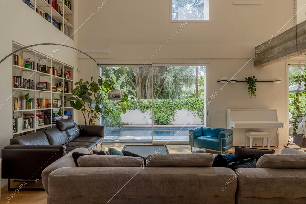 Zona living del loft Fenice, location in stile contemporaneo a Milano