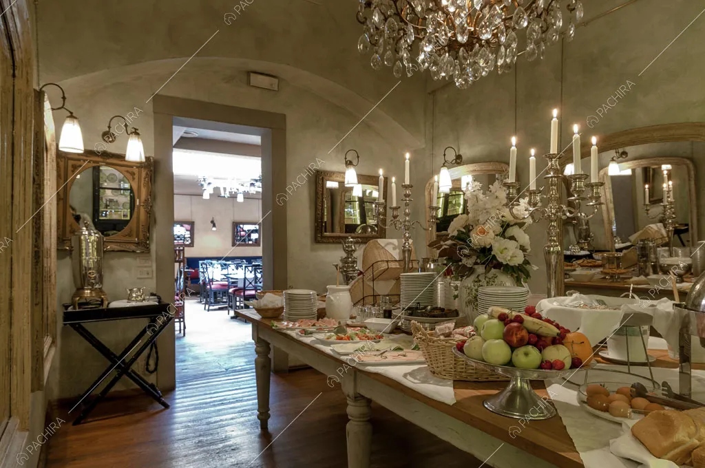 Tavolo da buffet nell'hotel McKinley, location in stile classico a Firenze