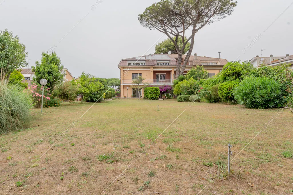 Ampio giardino della villa Murray, location in stile contemporaneo a Roma