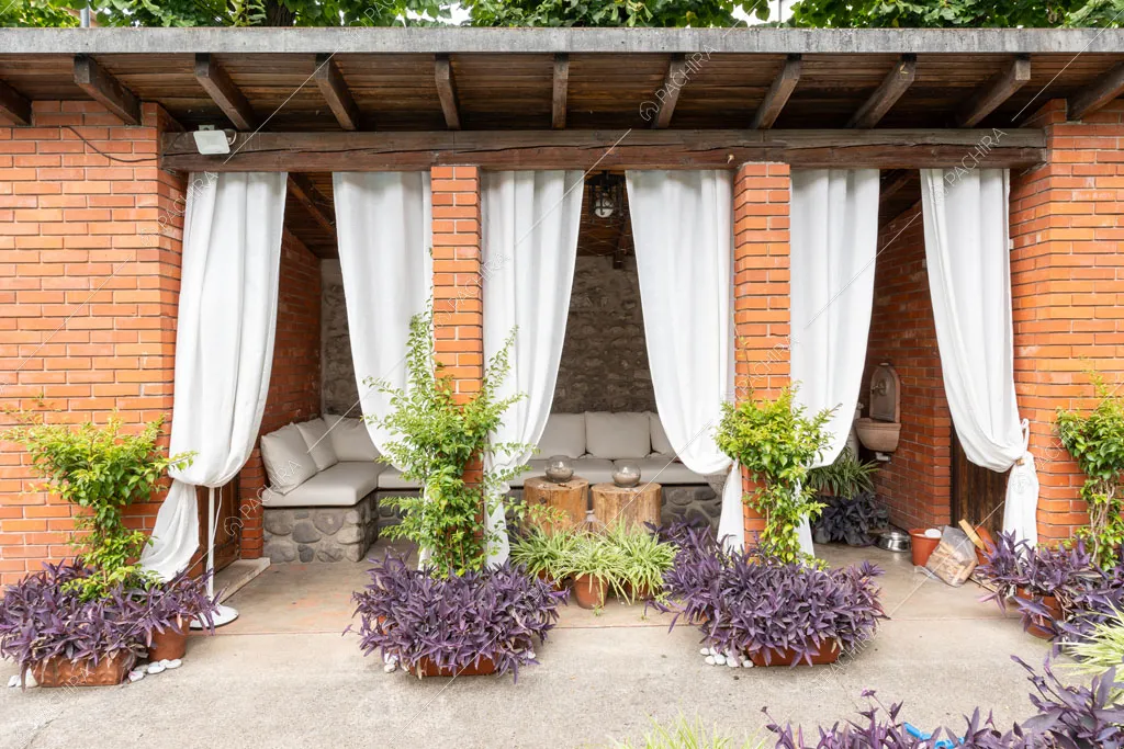 Veranda della dimora storica Taurus, location in stile classico a Lecco