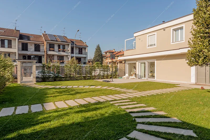 Giardino della villa Brenta, location in stile moderno a Milano