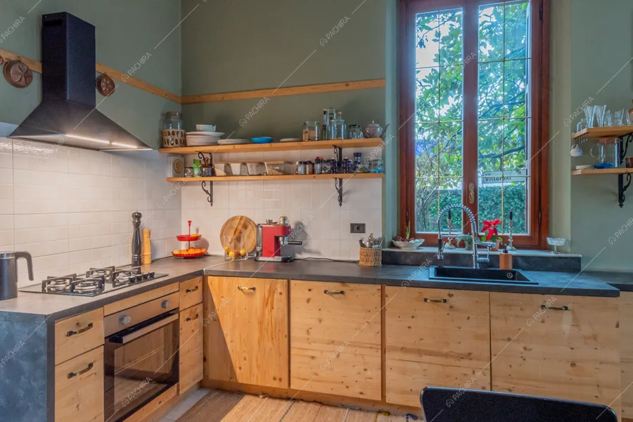 Cucina della villa Vinson, location in stile moderno a Milano