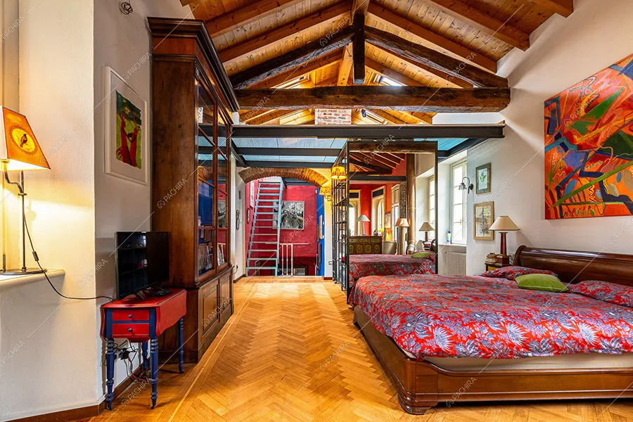 Camera da letto della villa Laptev, location in stile eclettico a Varese