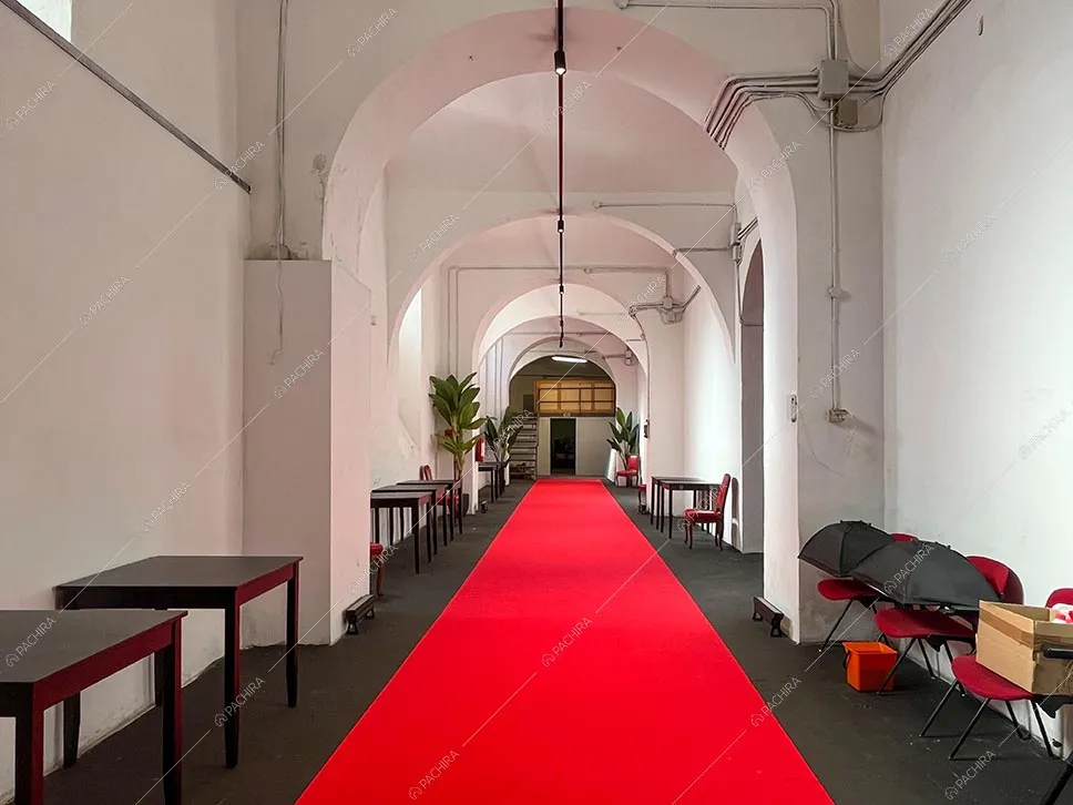 Corridoio del teatro di posa Erebus, location in stile contemporaneo a Roma