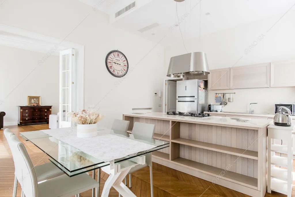 Cucina dell'appartamento Han, location in stile contemporaneo a Napoli