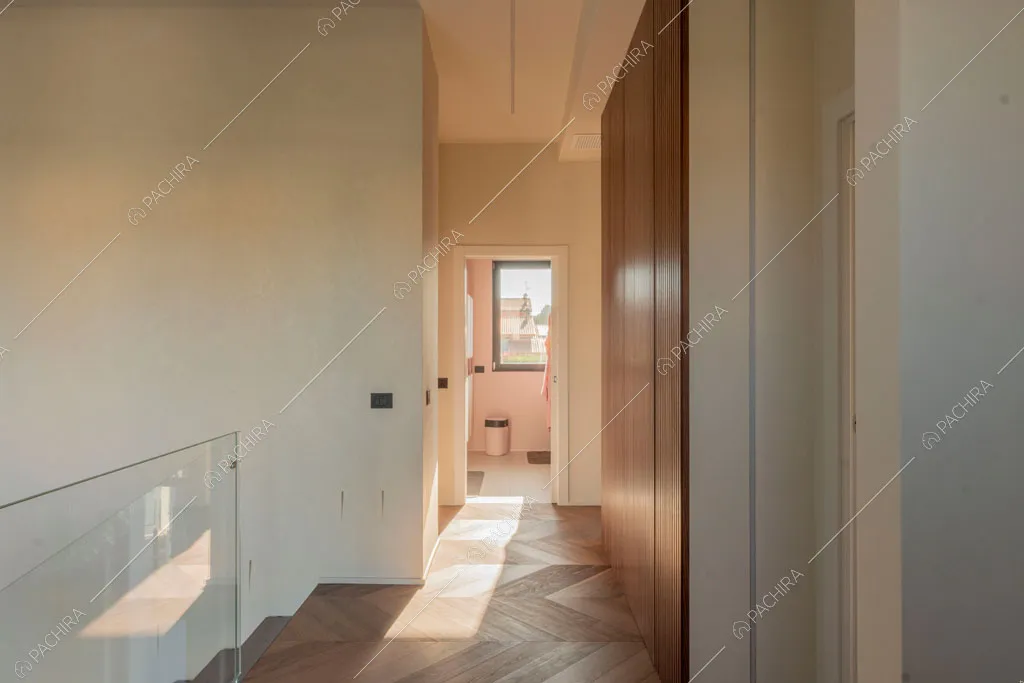 Corridoio della villa Warta, location in stile contemporaneo a Monza