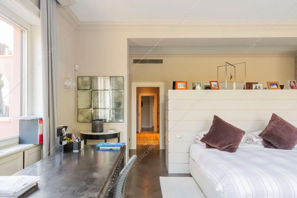 Camera da letto della villa Espero, location in stile contemporaneo a Roma