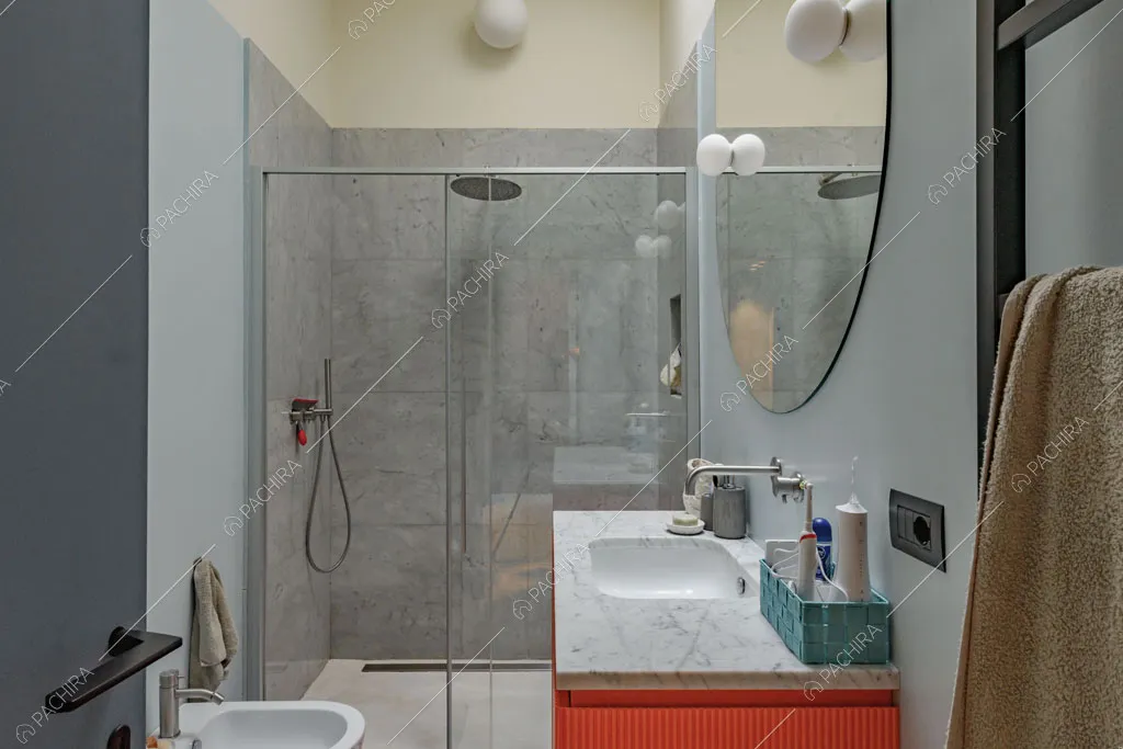 Bagno del loft Unakite, location in stile moderno a Milano