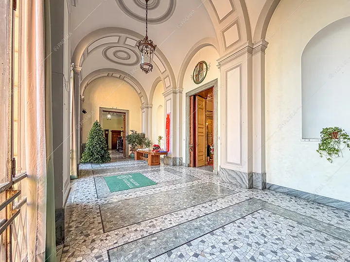 Corridoio della dimora storica Ande, location in stile classico a Monza