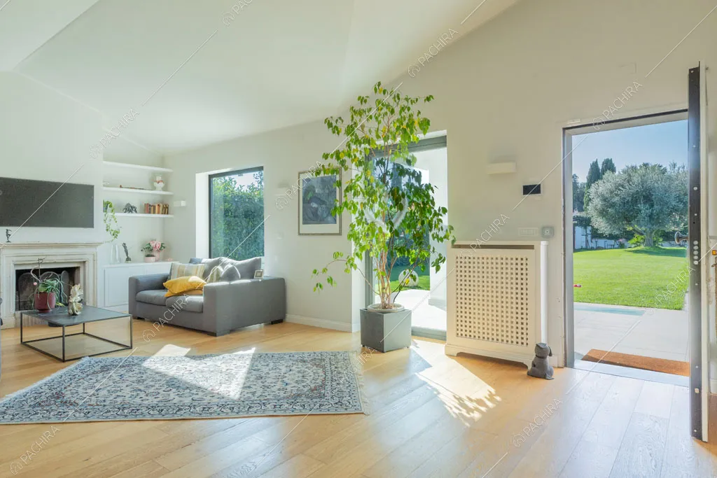 Zona living della villa Tagliamento, location in stile contemporaneo a Roma