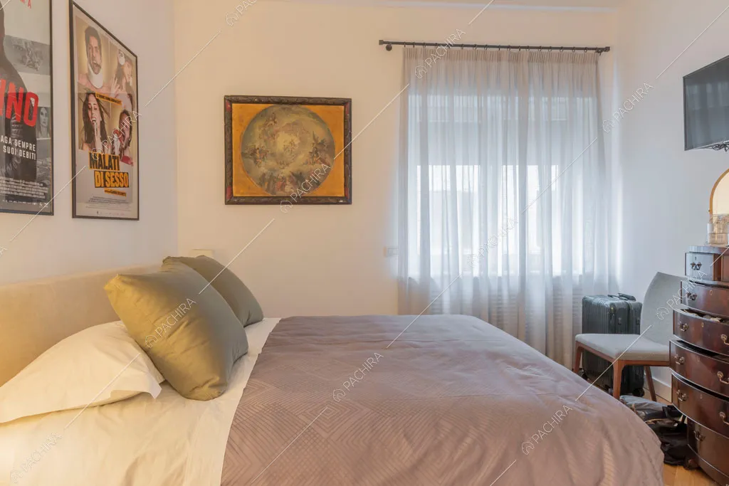 Camera da letto dell'appartamento Mizuna, location in stile contemporaneo a Roma