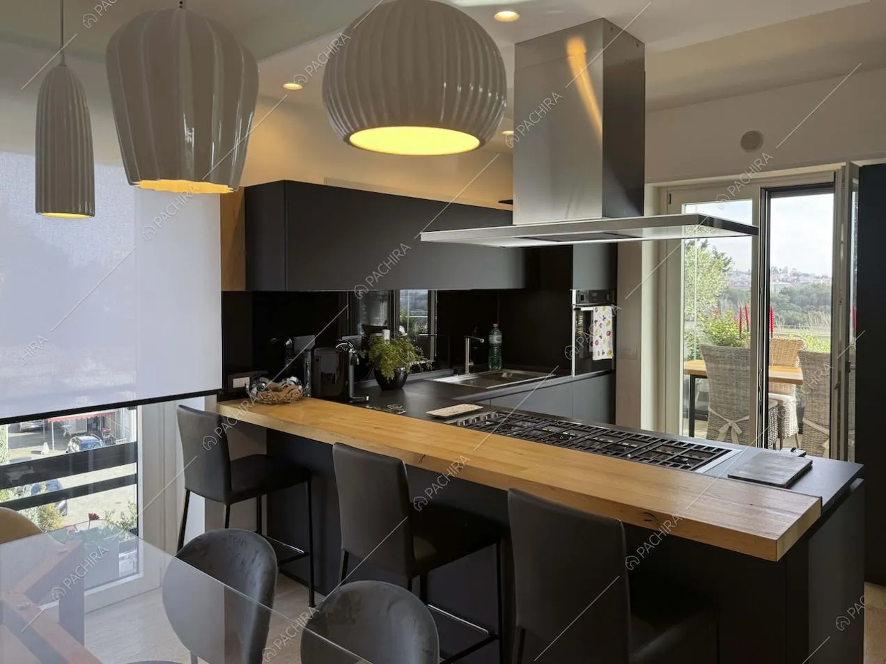 Cucina dell'appartamento Gesso, location in stile contemporaneo a Roma