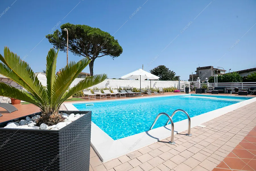 Piscina della villa Anortite, location in stile moderno a Roma