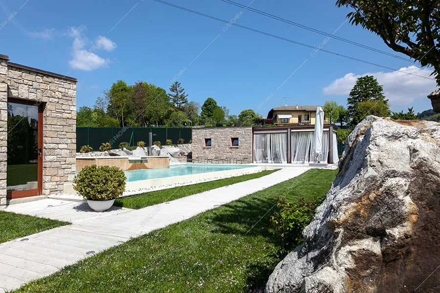 Giardino della villa Filesia, location in stile contemporaneo a Lecco