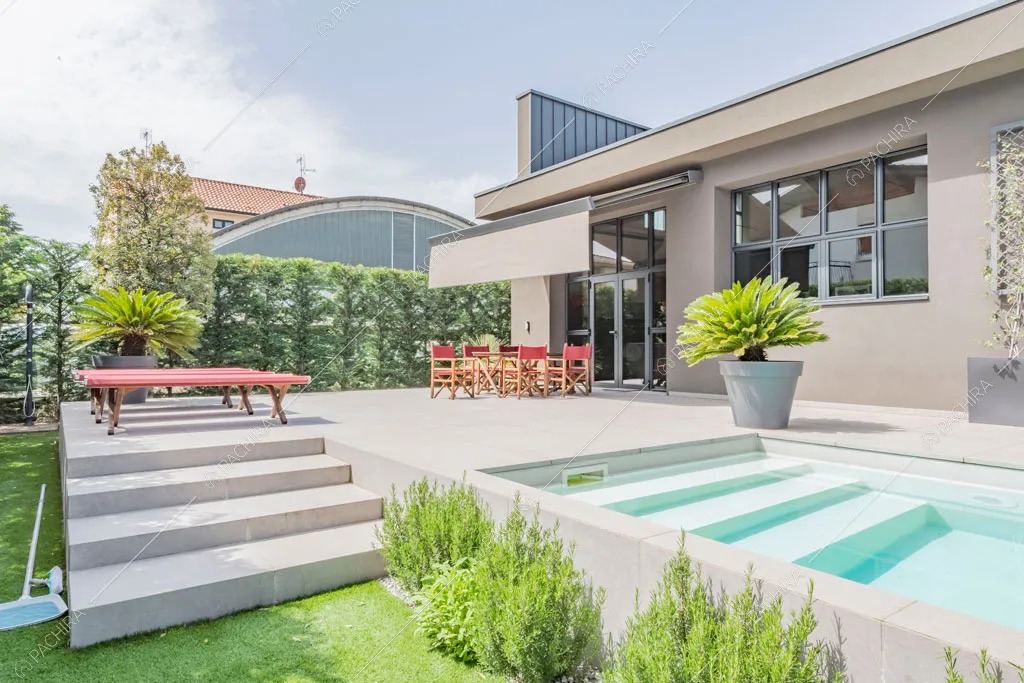 Giardino del loft Danubio, location in stile contemporaneo a Brescia