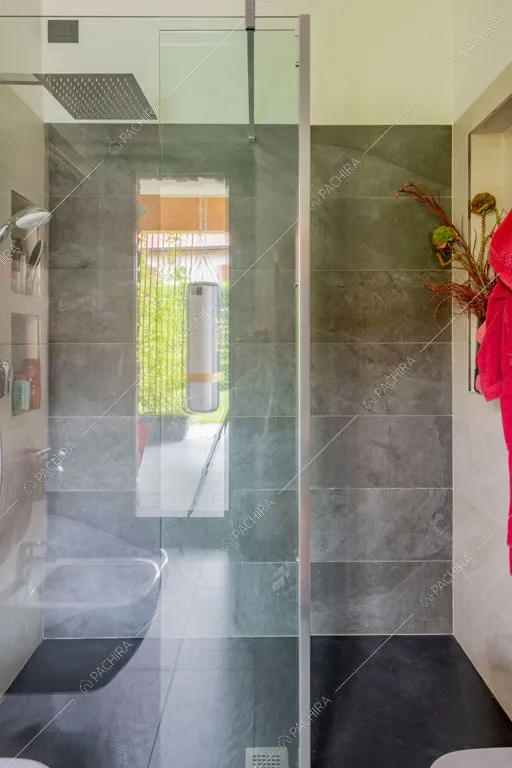 Bagno della villa Galena, location in stile contemporaneo a Monza