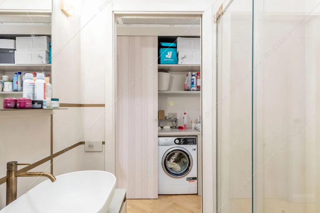 Bagno dell'appartamento Capsico, location in stile contemporaneo a Milano
