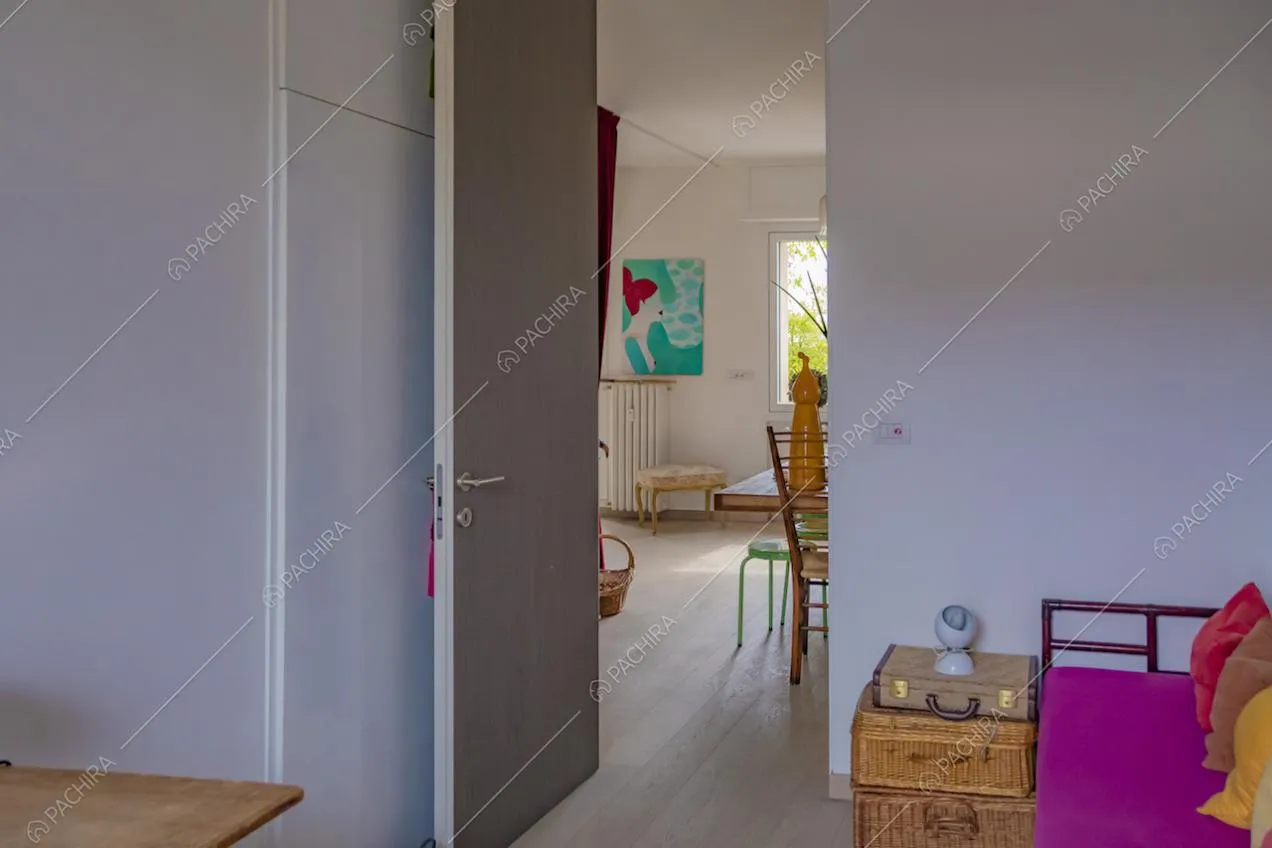 Vista dallo studio sulla zona living 