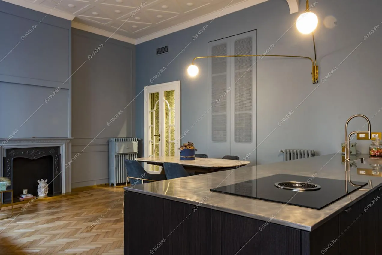 Soffitto a cassettoni e pavimento in parquet