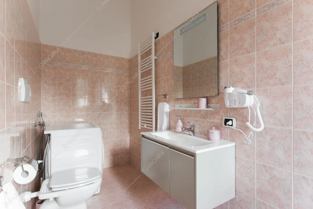 Bagno della villa Agnocasto, location in stile moderno a Roma