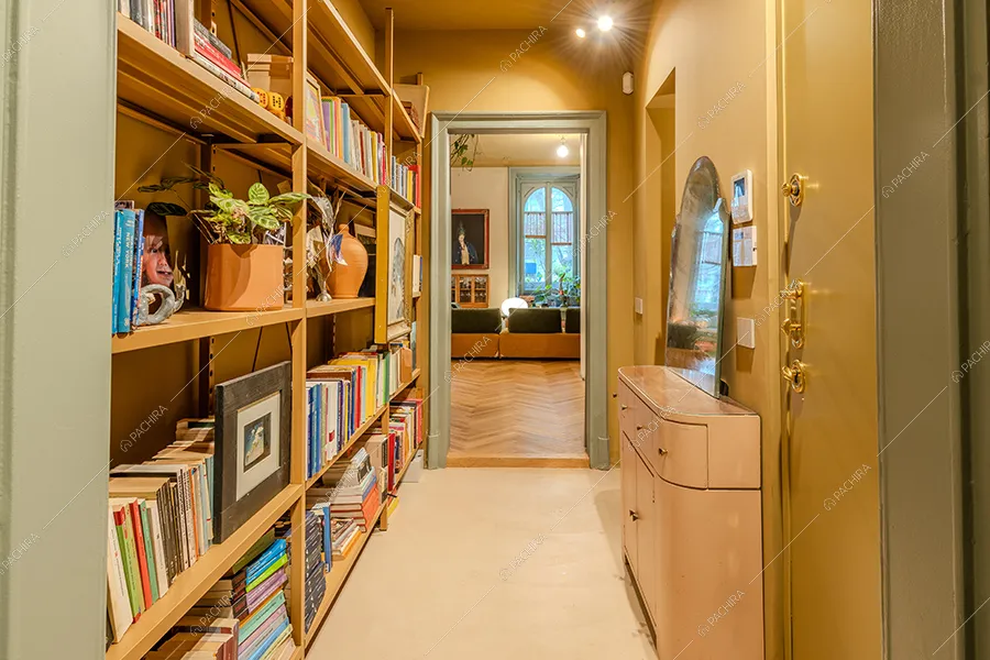 Corridoio dell'appartamento Buganvilla, location in stile moderno a Milano