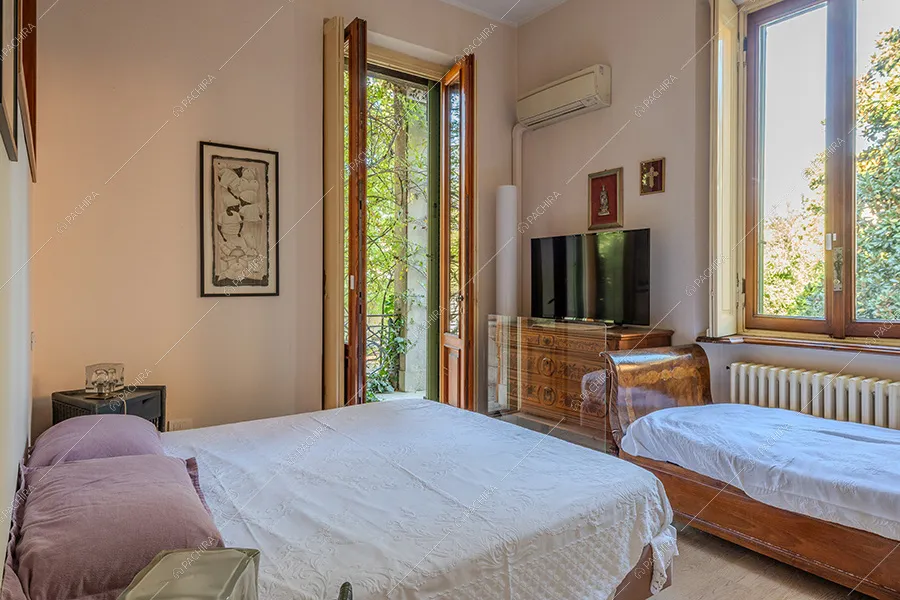 Camera da letto della villa Nitra, location in stile vintage a Milano