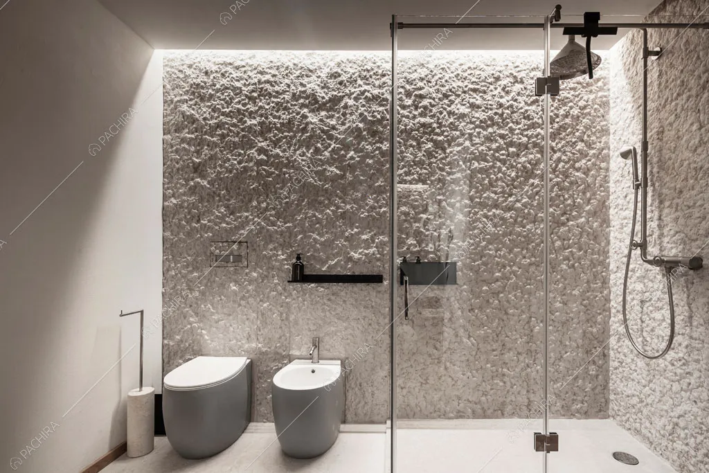 Grande box doccia nel bagno della villa Ghibli, location in stile contemporaneo a Verona