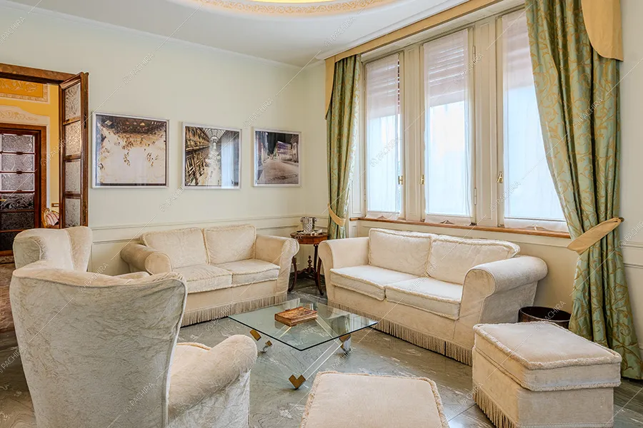 Salotto della villa Lentisco, location in stile classico a Varese