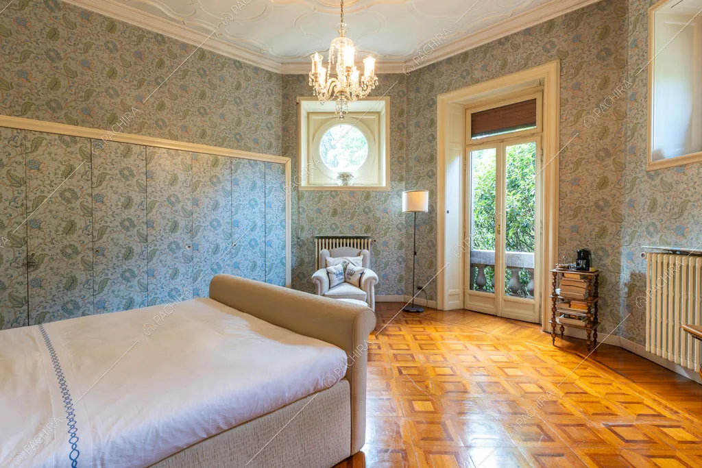 Camera da letto della dimora storica Taurus, location in stile classico a Lecco