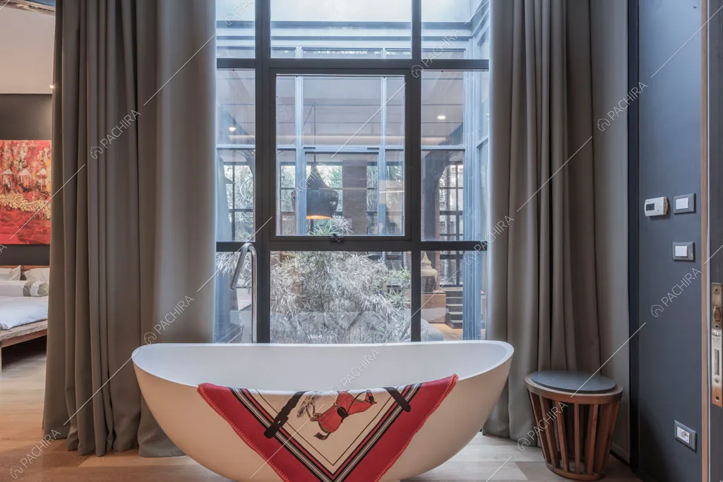 Vasca nella camera da letto del loft Berillio, location in stile contemporaneo a Roma
