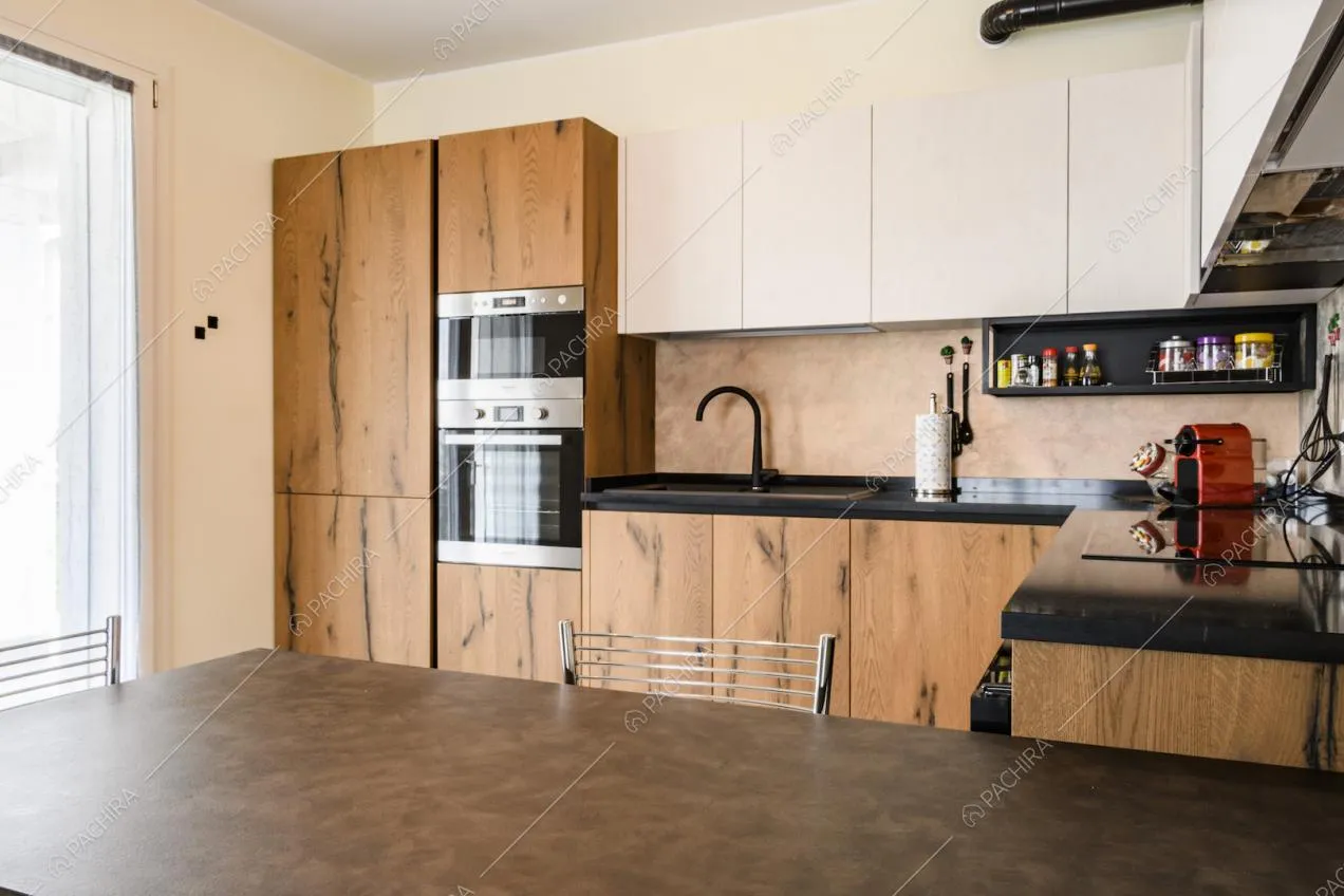 Cucina a parete all'interno della Location Pomelia