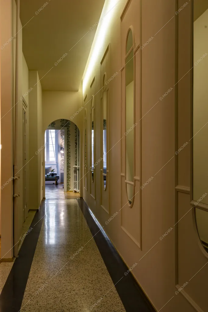 Il lungo corridoio della Location Iperico