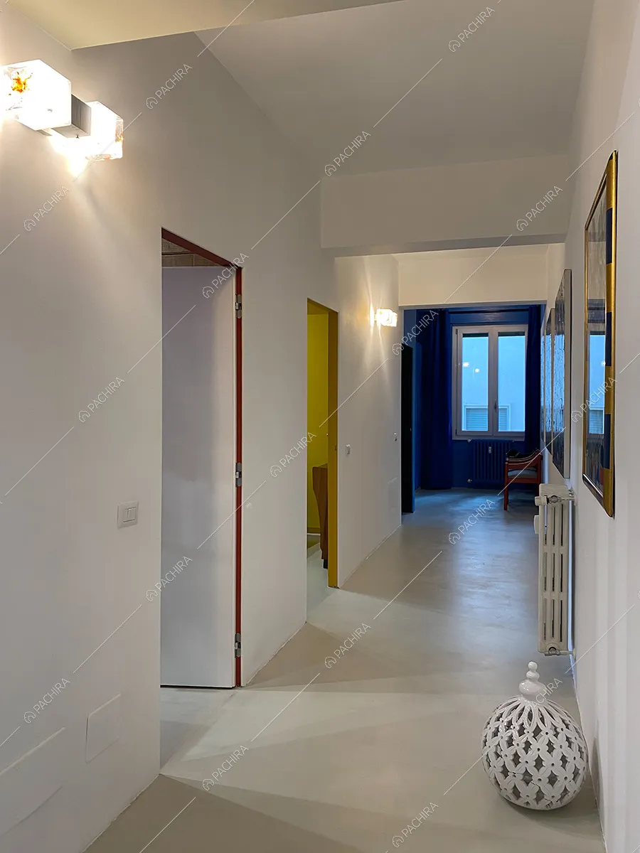 Corridoio dell'appartamento moderno Goro, location per shooting a Milano