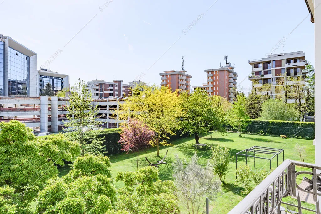 Balcone della villa Colorado, location in stile moderno a Varese
