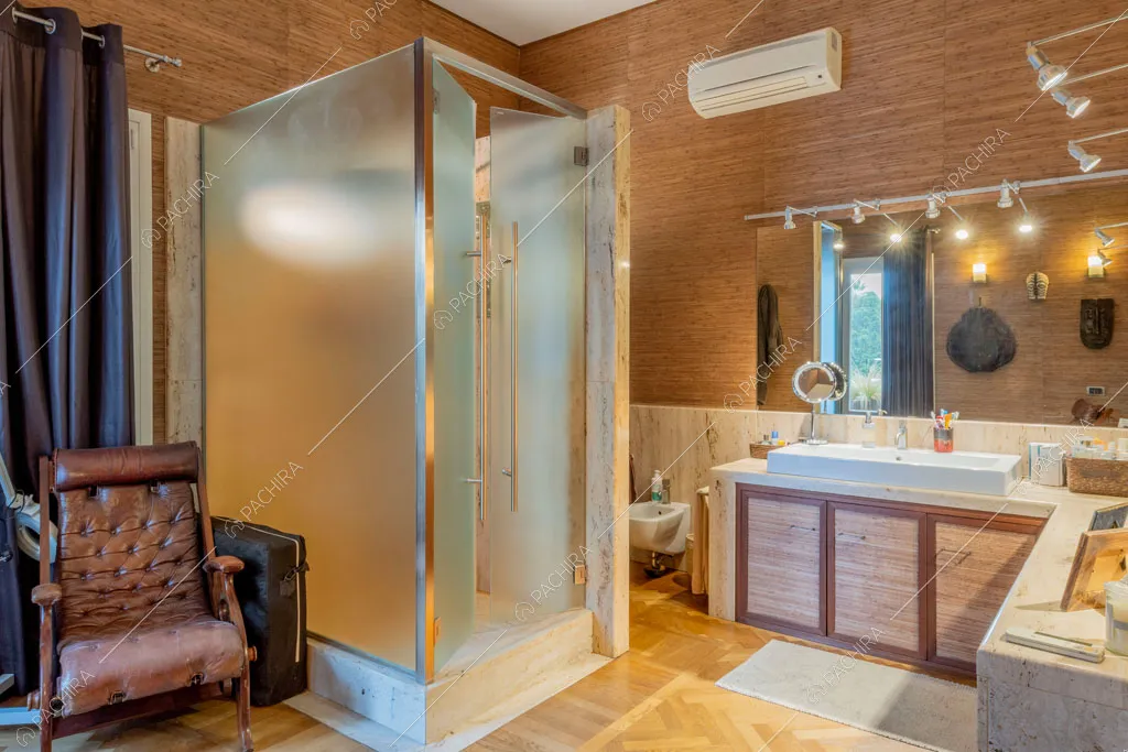 Bagno dell'appartamento Yalu, location in stile contemporaneo a Roma