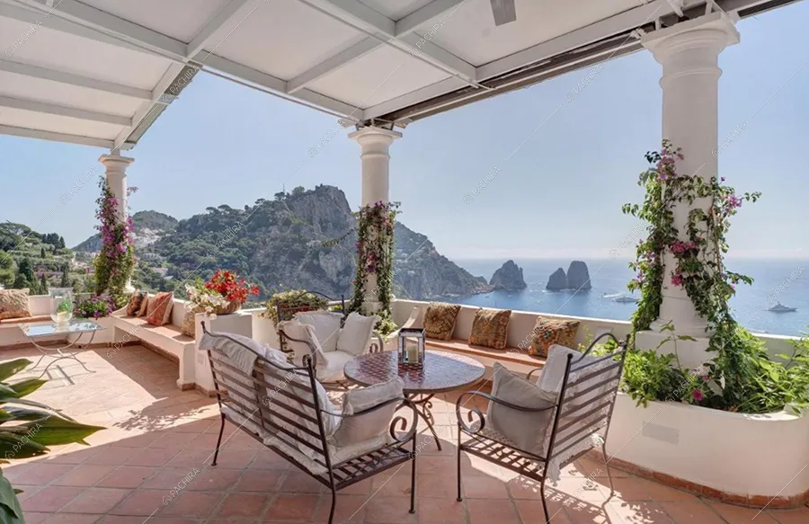 Terrazza della villa Oder, location in stile classico a Napoli