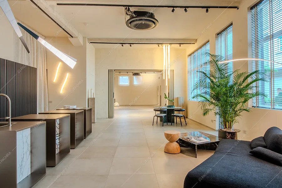 Cucina dell'espositivo Tipuana, location in stile contemporaneo a Milano