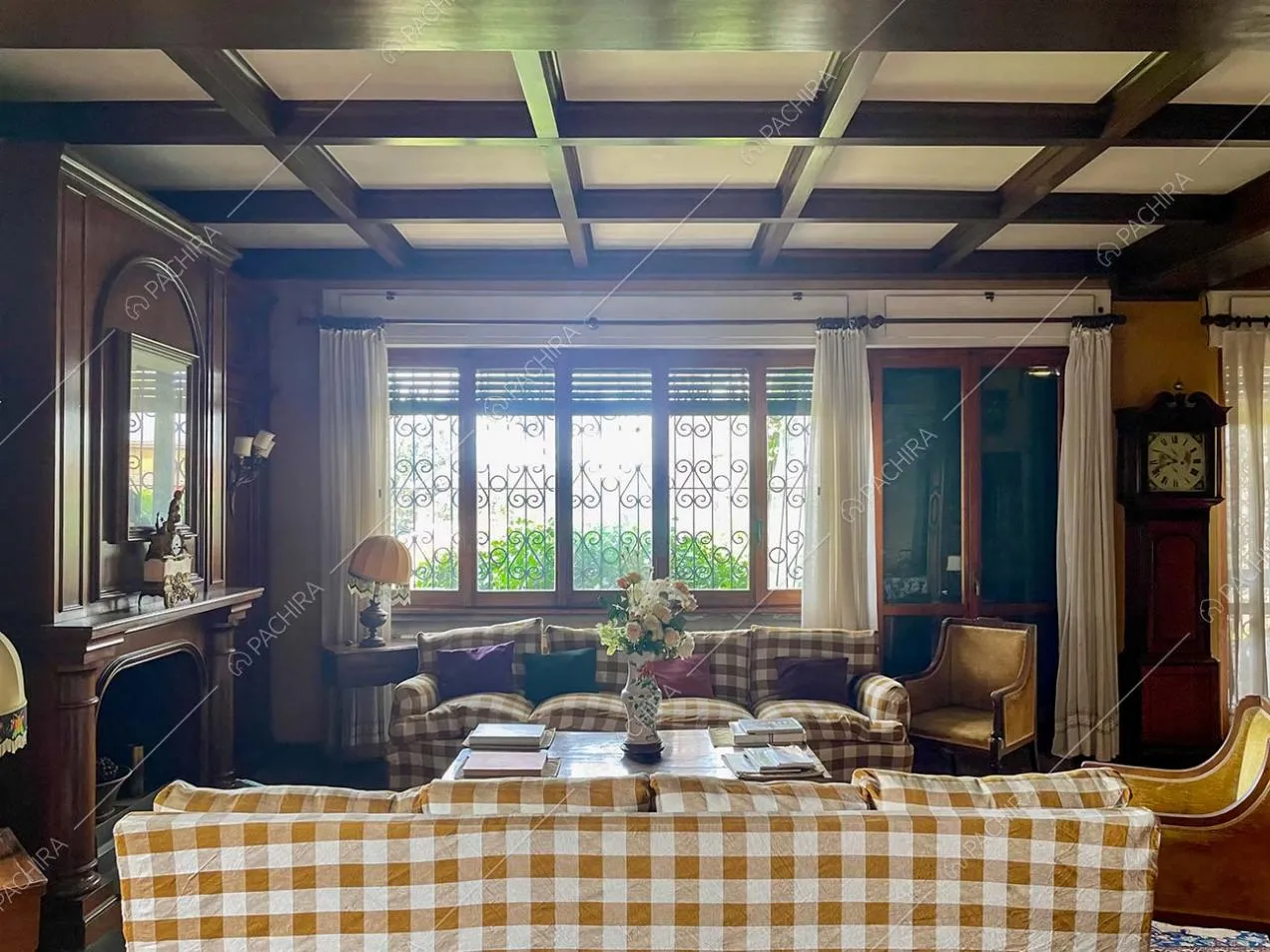 Salotto della villa Apatite, location in stile classico a Roma