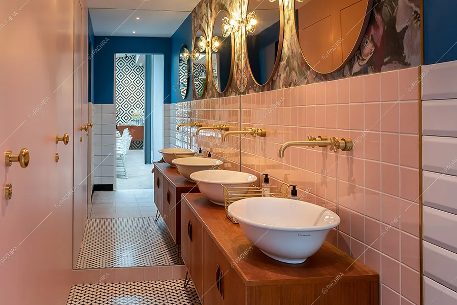 Bagno dell'hotel Ametrino, location in stile contemporaneo a Riccione
