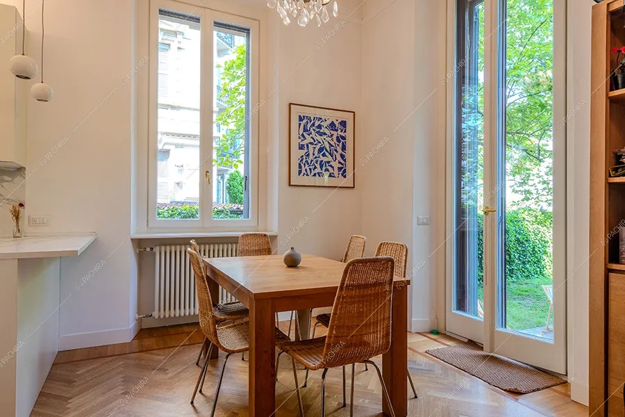 Sala da pranzo dell'appartamento Andira, location moderna per shooting a Milano