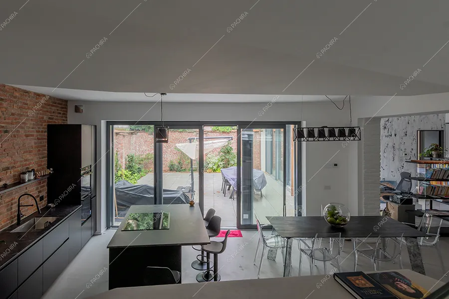 Zona living del loft Ob, location in stile moderno a Milano