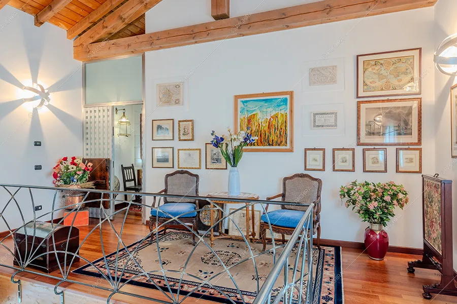 Pianerottolo della villa Quito, location in stile classico a Lecco