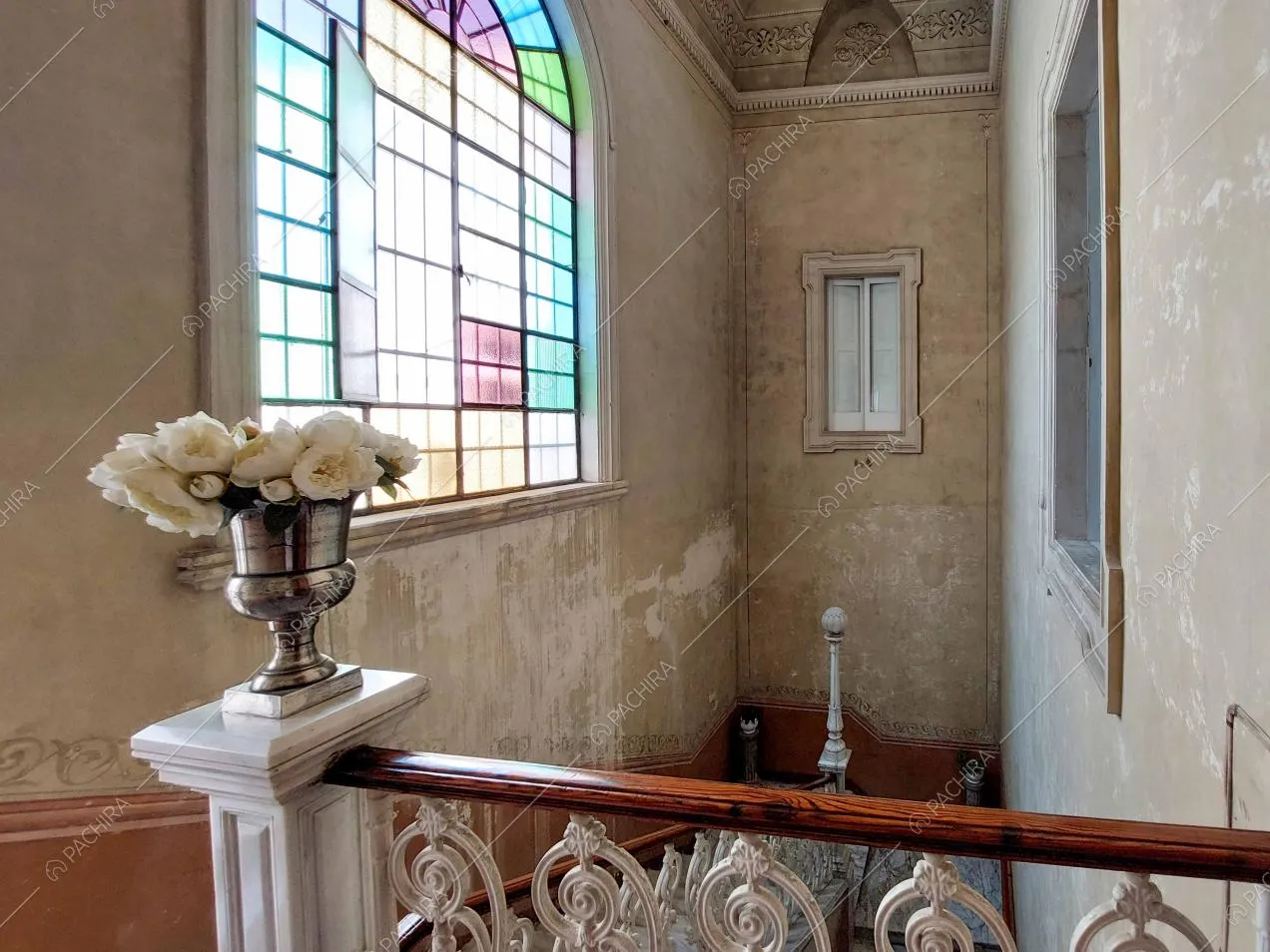 Scale dell'appartamento Ebro, location in stile liberty a Lecce
