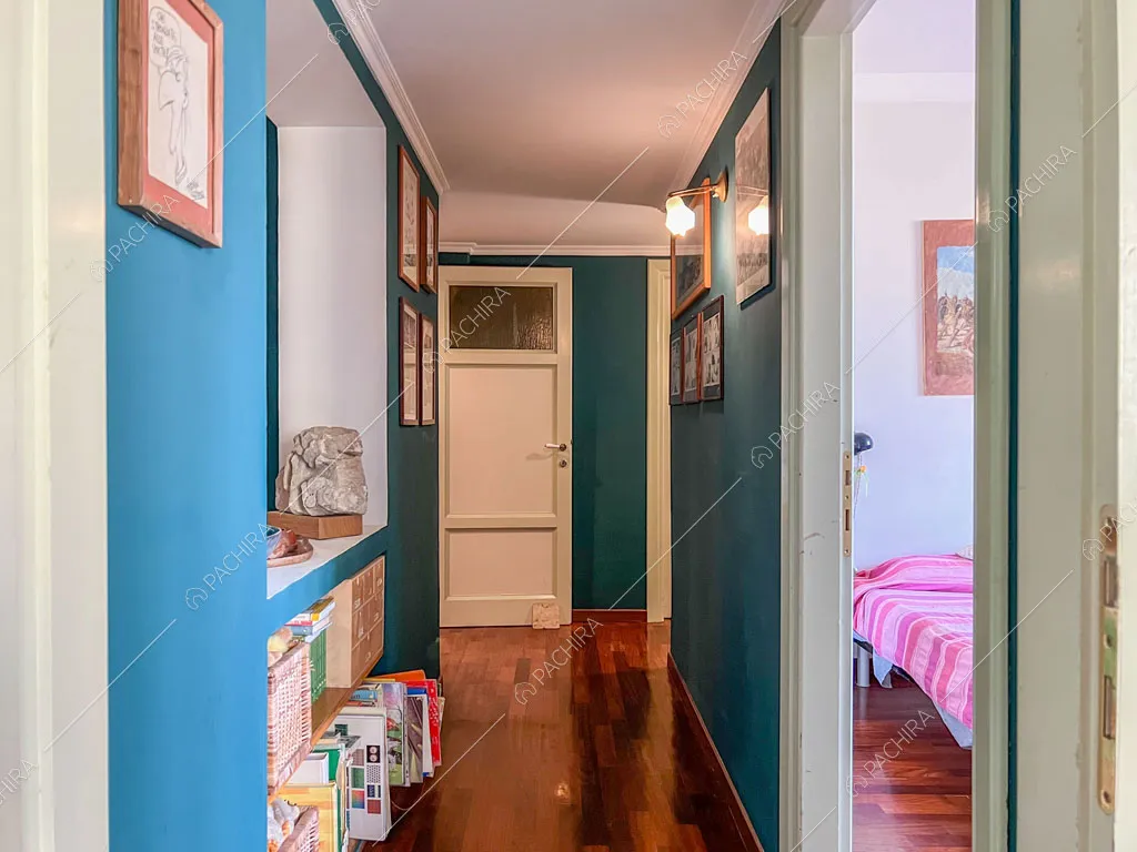 Corridoio dell'appartamento Kuban, location in stile moderno a Roma