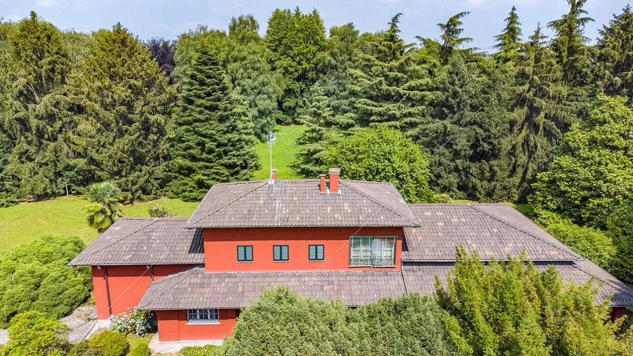 Esterni della villa Archibusa, location in stile classico a Como