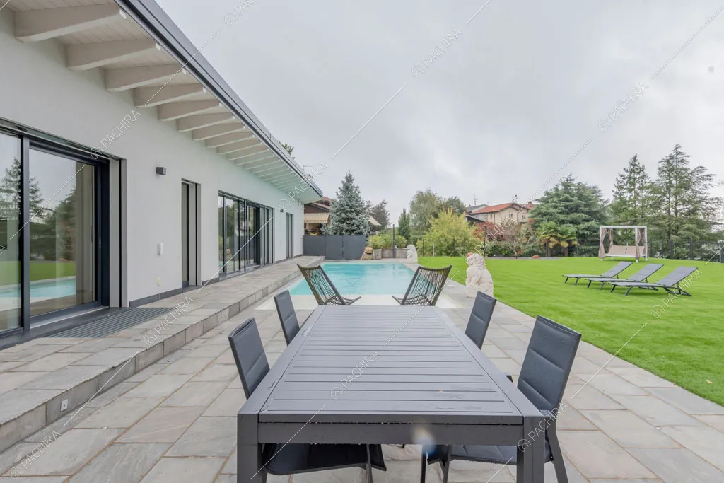 Giardino della villa Amazonite, location in stile contemporaneo a Varese